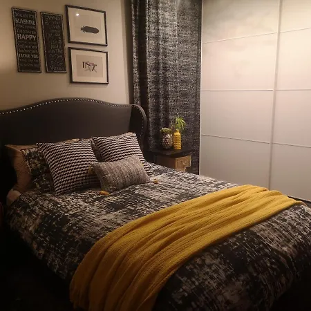 Glam Design - Beautiful, Comfortable And Cosy House With Garden, Free Parking And Wifi