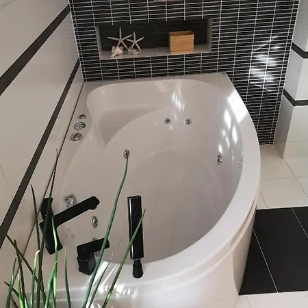 Glam Design - Beautiful, Comfortable And Cosy House With Garden, Free Parking And Wifi * Krakow