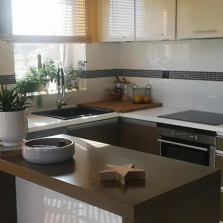 Glam Design - Beautiful, Comfortable And Cosy House With Garden, Free Parking And Wifi