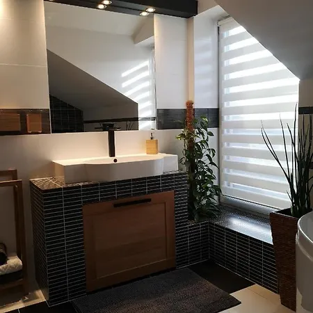 Glam Design - Beautiful, Comfortable And Cosy House With Garden, Free Parking And Wifi *