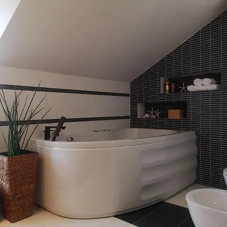 Glam Design - Beautiful, Comfortable And Cosy House With Garden, Free Parking And Wifi Villa *